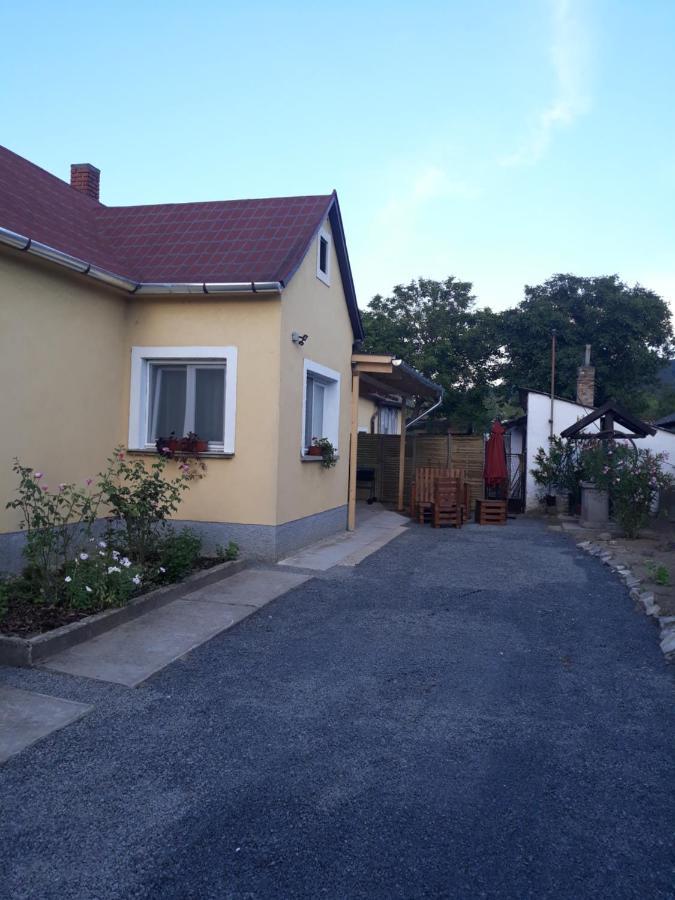Kucko Apartman Badacsonytördemic المظهر الخارجي الصورة